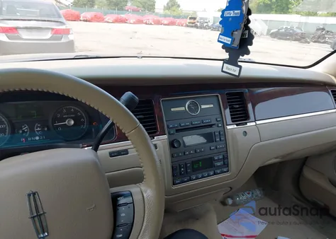 2006 Lincoln Town Car Signature z USA, uszkodzony, nr VIN 1LNHM81V16Y625321